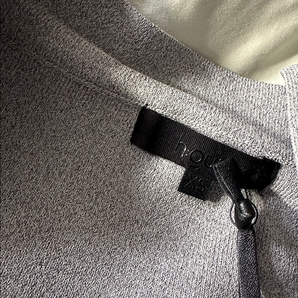 H:ours Gray top - Picture 5 of 5